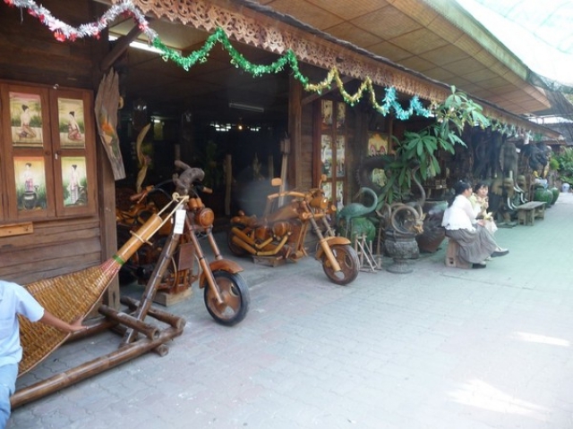 Фото магазина сувениров Лукдод в Паттайе