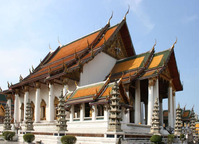 Фото храма Ват Сутхат в Бангкоке