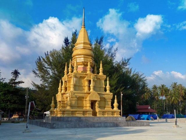 Фото буддийского храма Лаем Сор на Самуи, Тайланд