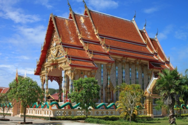 Фото храма сидящего монаха на Пхукете, Тайланд